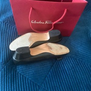 Salvatore Ferragamo Vara shoes in size 8AA